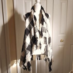 Chelsea and Theodore Black and White Sleeveless Shawl with bottom fringe size S